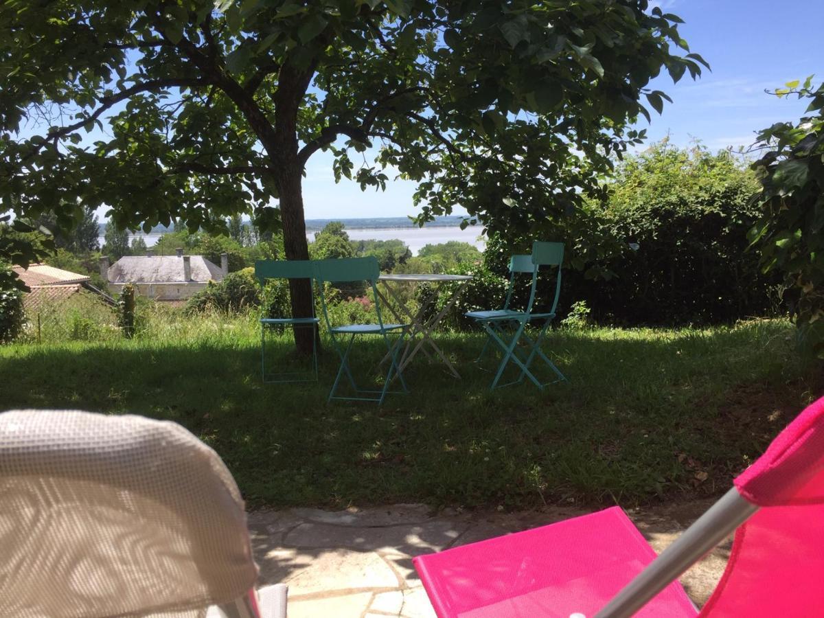 Appartement Avec Vue Panoramique Sur L'Estuaire De La Gironde Plassac  Buitenkant foto