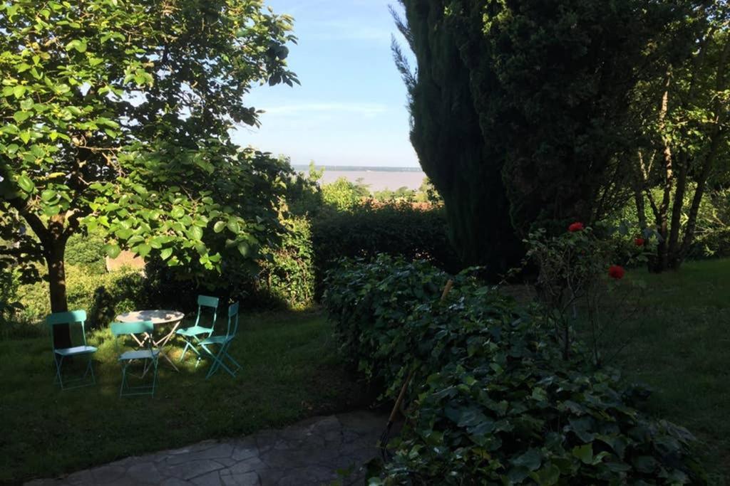 Appartement Avec Vue Panoramique Sur L'Estuaire De La Gironde Plassac  Buitenkant foto