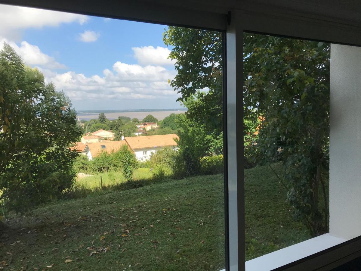 Appartement Avec Vue Panoramique Sur L'Estuaire De La Gironde Plassac  Buitenkant foto